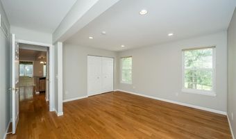 693 Woodrun Ct, Ballwin, MO 63021