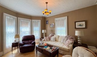 81 Parkview Ave, Bangor, ME 04401