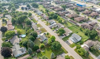 2130 W JONATHON Dr, Appleton, WI 54914