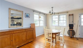 37 Squantum Dr, Middletown, RI 02842
