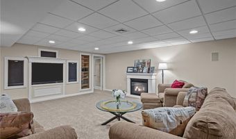 2 Mulberry Dr, Cranston, RI 02921