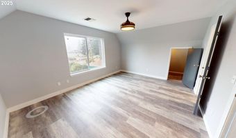 808 5TH St, Brookings, OR 97415