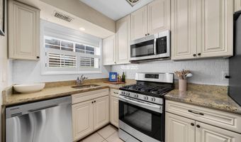 5611 FRANCONIA Rd 103, Alexandria, VA 22310