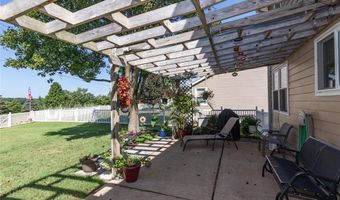 1915 Fox Pointe Dr, Arnold, MO 63010