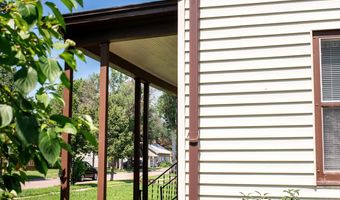 925 S 2nd St, Aberdeen, SD 57401