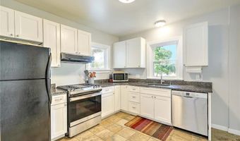 15 Wollaston St, Cranston, RI 02910