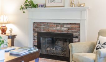 240 Bragg's Ln, Barnstable, MA 02630