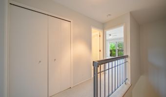 672 Greenhills Dr, Ann Arbor, MI 48105