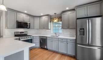 4 Highview Ter, Belfast, ME 04915