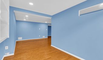 7428 FOUNTAIN HEAD Dr, Annandale, VA 22003