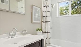 8233 Marvale Ln, Affton, MO 63123