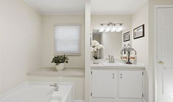 3 Queens Rd 211, Attleboro, MA 02703
