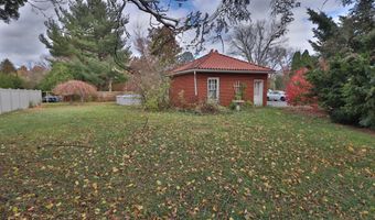 320 S 9TH St, Akron, PA 17501