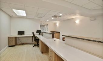 3 WASHINGTON Cir NW G2, Washington, DC 20037