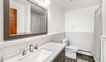 47 Allston Ave, Middletown, RI 02842