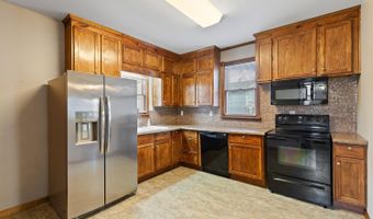 907 E Hunt St, Adrian, MI 49221