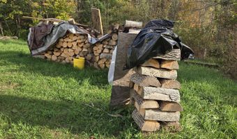 8 Graffam Rd, Baldwin, ME 04091