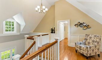 9 Scitterygussett Dr, Falmouth, ME 04105