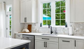 22530 FOREST RUN Dr, Ashburn, VA 20148