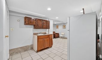 28 Willow St, Bayonne, NJ 07002