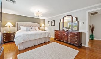 475 Riverside Dr, Cheshire, CT 06410