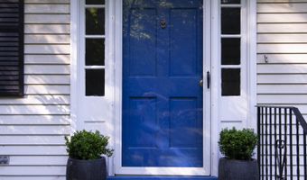 3 Deerfield Dr, Clinton, CT 06413