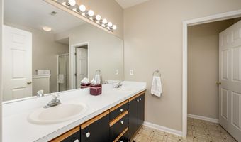 1468 Fox Pointe Cir, Ann Arbor, MI 48108