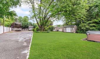 50 Towne St, Amityville, NY 11701