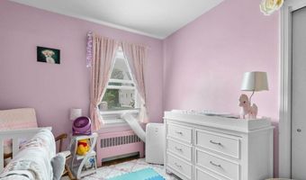 41 Perry Ave, Middletown, RI 02842
