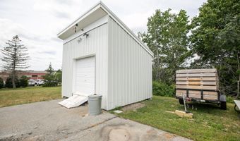 875 Hammond St, Bangor, ME 04401