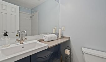 220 13TH St SE 14, Washington, DC 20003