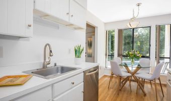 38 GREAT PINES Ct, Rockville, MD 20850