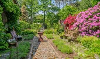 48 Old Searsport Ave, Belfast, ME 04915