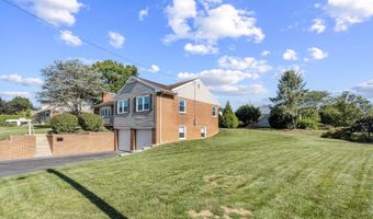 31 SPRINGCREST Dr, Akron, PA 17501