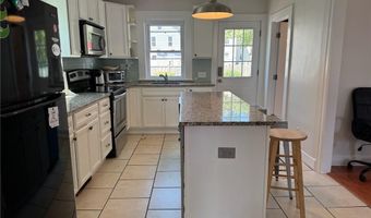 20 Narragansett Ave, Newport, RI 02840