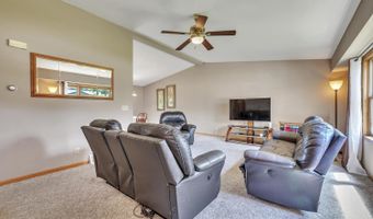 424 Emerald Dr, Arnolds Park, IA 51331