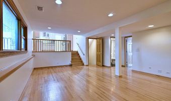 2360 N Drury Ln, Arlington Heights, IL 60004