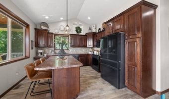 212 N Fairway Dr, Brandon, SD 57005