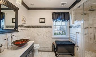 15 Foxcroft Rd, Albertson, NY 11507