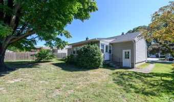 570 Garfield Ave, Belford, NJ 07718
