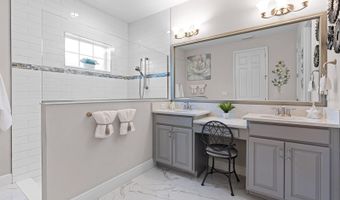 7702 PARADISO Dr, Apollo Beach, FL 33572