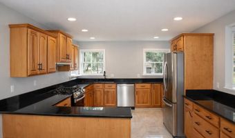 702 Center Dr W, Beaufort, SC 29902