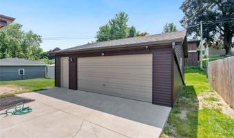 2719 E Tiffin Ave, Des Moines, IA 50317