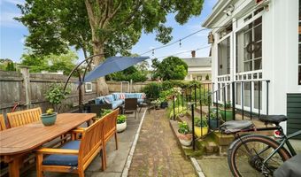43 Poplar St, Newport, RI 02840