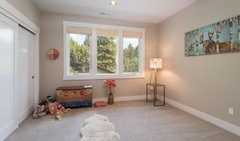 2100 NW Newport Hills Dr, Bend, OR 97703