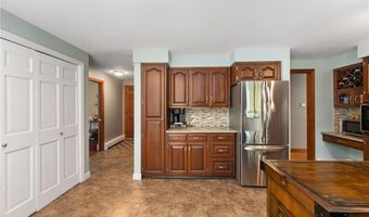 2 Spinney Ln, North Kingstown, RI 02852