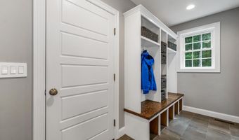 3 Victoria Rdg, Amherst, NH 03031