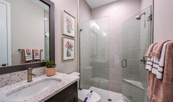 5373 WOLF CREEK Dr, Apollo Beach, FL 33572
