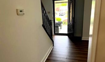 2 CLARK Dr, Barrington, NJ 08007