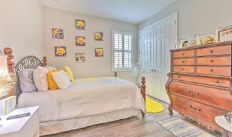 7401 PARADISO Dr, Apollo Beach, FL 33572